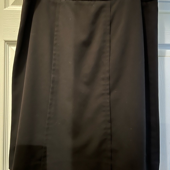 Black knee length double buttons skirt - Picture 2 of 4